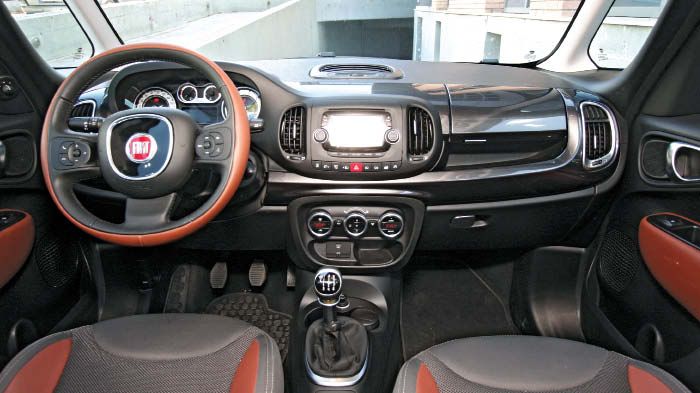 Μοντέρνος διάκοσμος, ευχάριστη σχεδίαση και προσεγμένη ποιότητα χαρακτηρίζουν την ευρύχωρη καμπίνα του 500L Trekking.